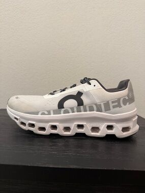 On Running Men’s size 10.5 Cloudtec Running Sneaker - White/Gray Shoes